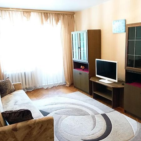 Уютная, Благоустроенная 2-Комнатная Квартира, Wifi Apartman Bobrujszk Kültér fotó