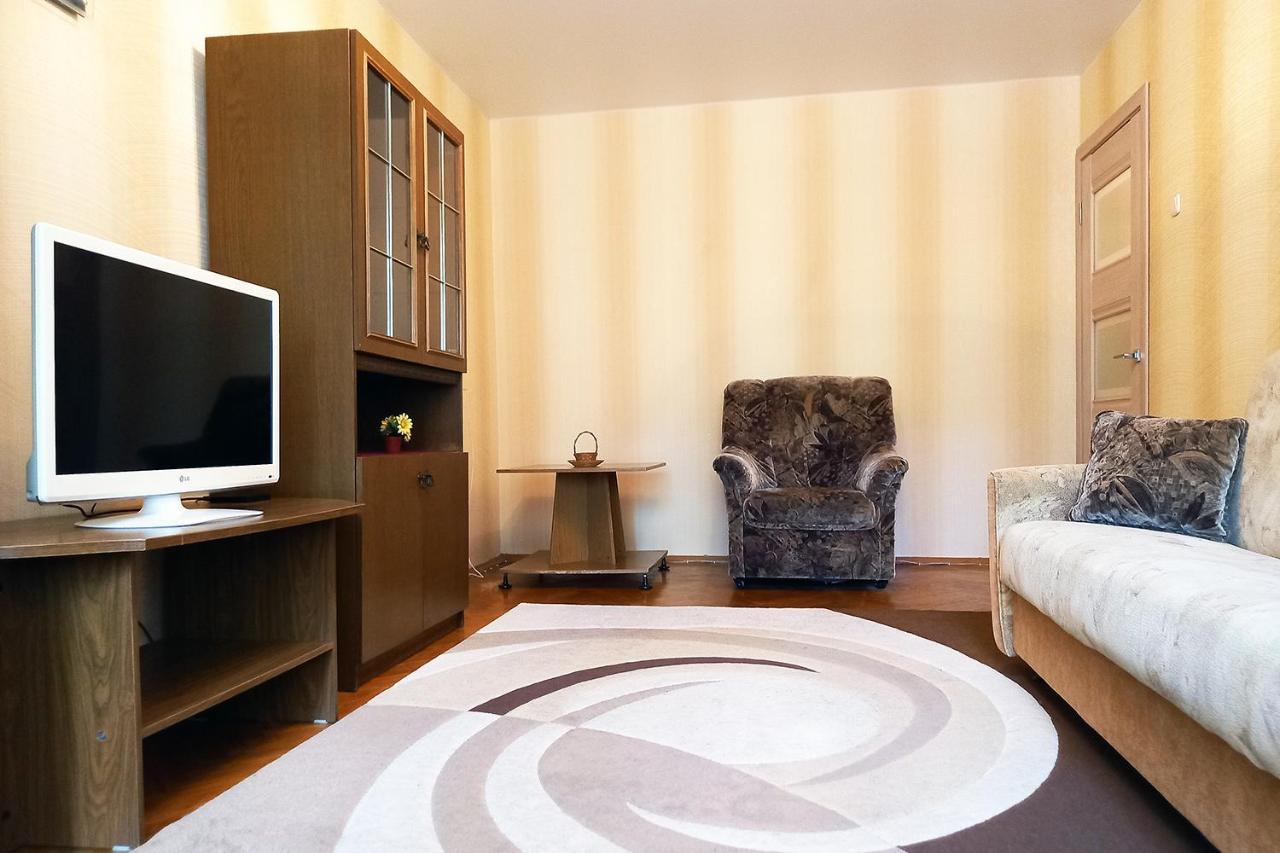Уютная, Благоустроенная 2-Комнатная Квартира, Wifi Apartman Bobrujszk Kültér fotó