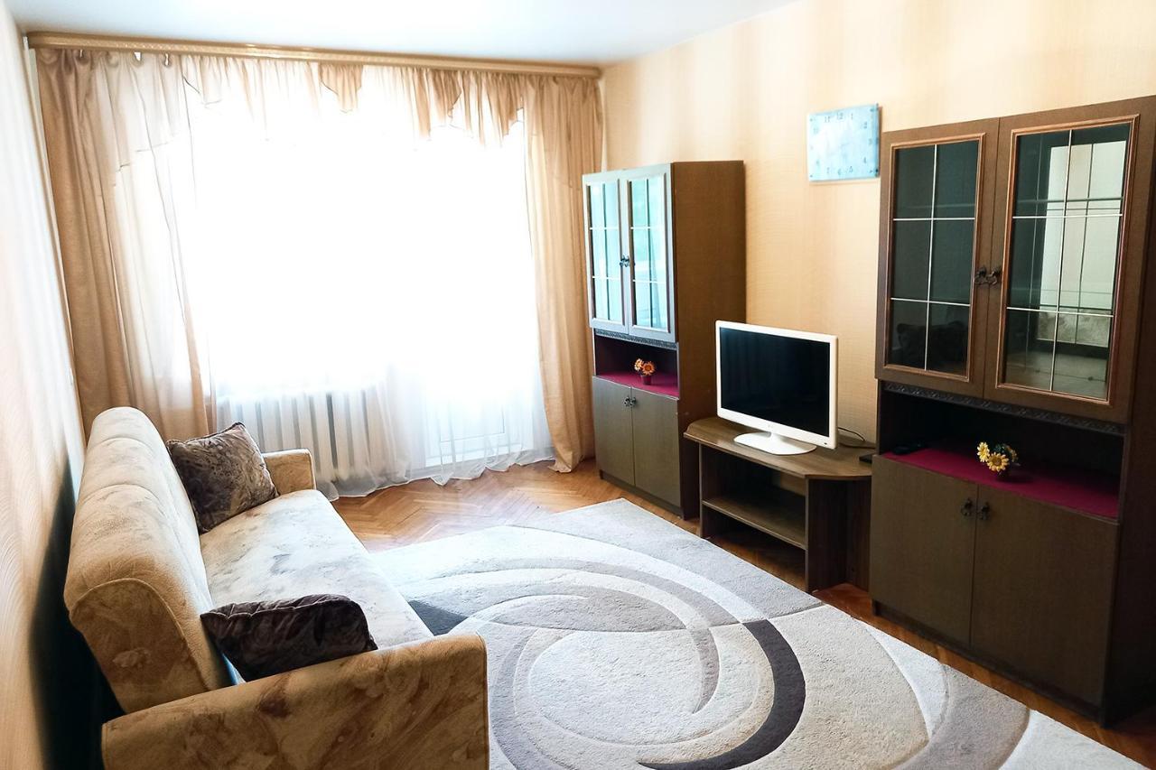 Уютная, Благоустроенная 2-Комнатная Квартира, Wifi Apartman Bobrujszk Kültér fotó