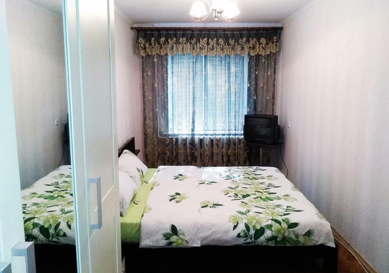Уютная, Благоустроенная 2-Комнатная Квартира, Wifi Apartman Bobrujszk Kültér fotó